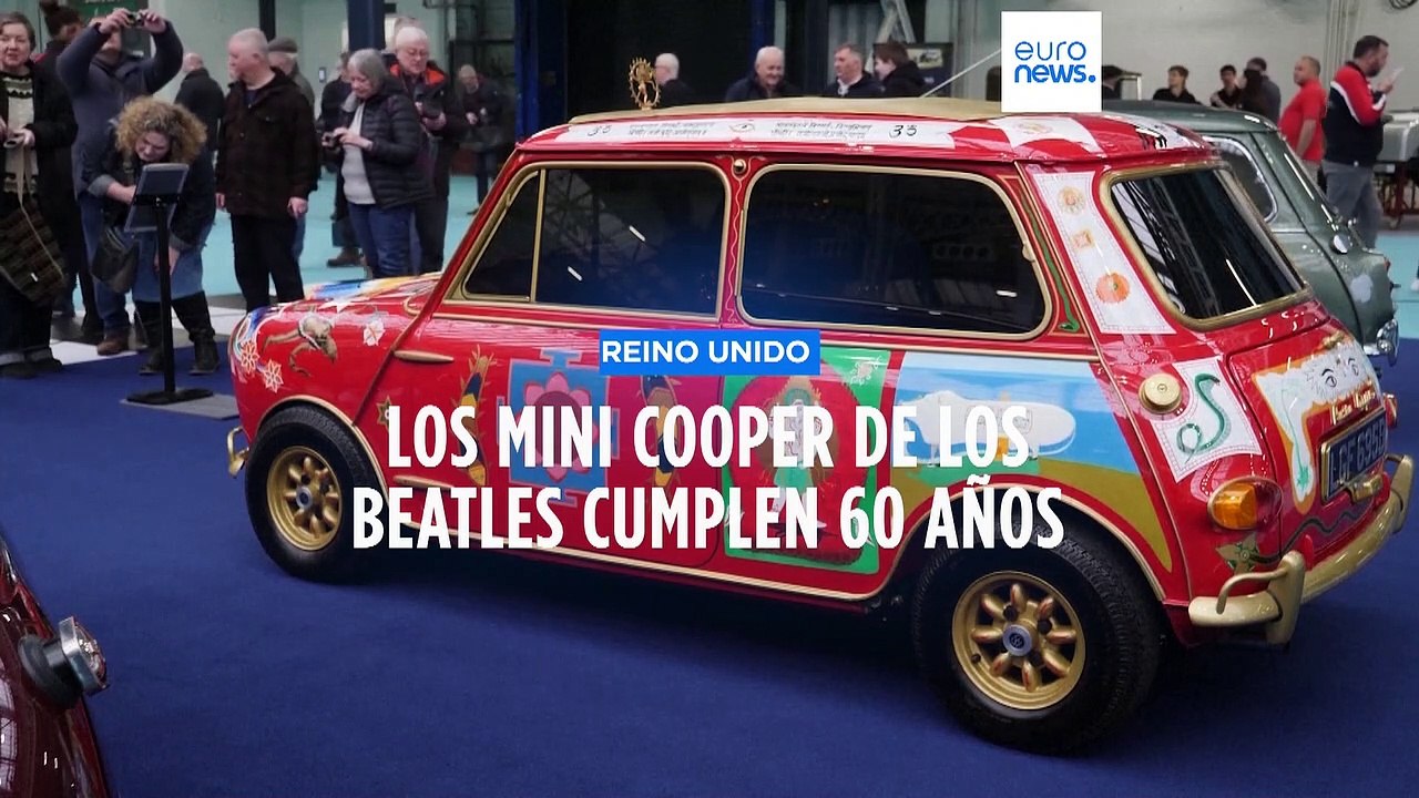 Tres de los "escarabajos"  de los Beatles expuestos en Londres