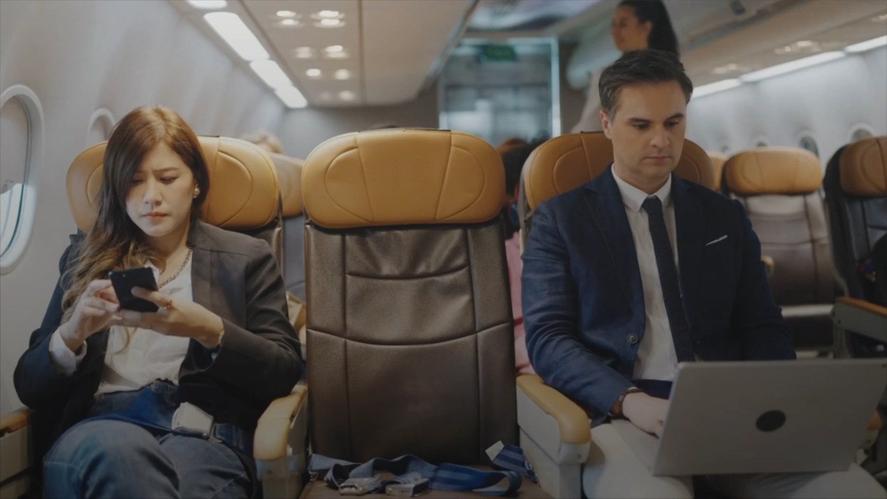 The Best Time to Ask for a Flight Upgrade  According to Flight Attendants