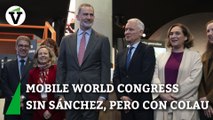 Sin Sánchez pero con Colau: el presidente planta a Felipe VI en su recorrido por el Mobile