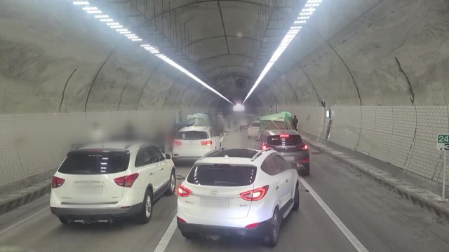 충남 공주시 천안논산고속도로 정우터널 6중 추돌 사고...1명 경상 / YTN