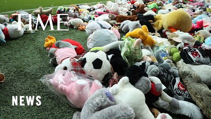Turkish Soccer Fans Flood the Pitch With Stuffed Animals For Earthquake Survivors