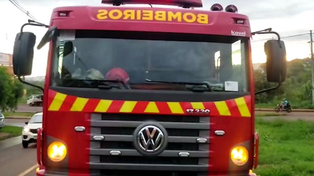 Bombeiros e GM atendem mulher em surto no Viaduto da Rua Olindo Periolo