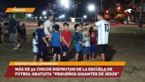 Más de 50 chicos disfrutan de la escuela de fútbol gratuita “Pequeños Gigantes de Jesús”