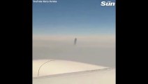 A passenger spotted this object during her flight (ufo , ovni)