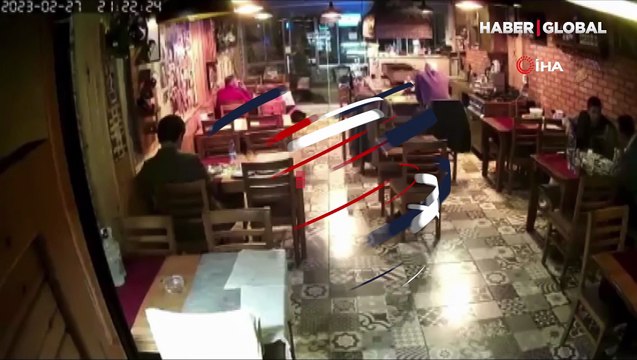 İzmir beşik gibi sallandı: Deprem anında herkes kaçıştı, o ise yerinden kıpırdamadı