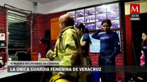 En Córdoba, guardia femenil de bomberos auxilia a la población; 
