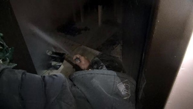 AVCILAR'DA 4 KATLI BİNANIN GİRİŞ KATINDA YANGIN