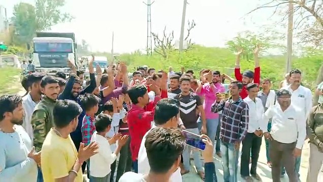 Video : आवंटित गोशाला व चरागाह भूमि से अतिक्र मण हटाने की मांग को लेकर किया चक्काजाम