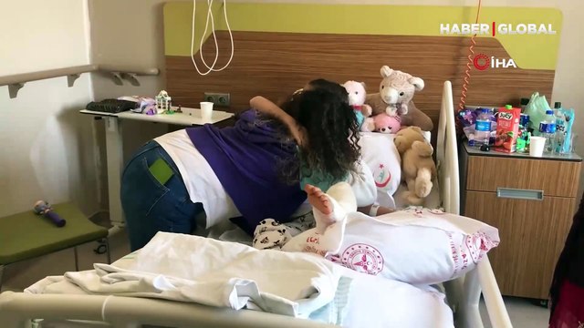 'Çok üşüyorum, ellerim bembeyaz oldu' sözleri ile enkazın altından çıkarılan Yağmur'un hayali gerçekleşti: Deniz Toprak ile düet yaptı