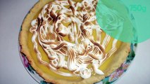 Tarte au citron meringuée sur sa pâte aux zestes