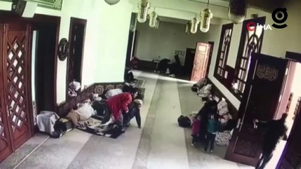 Malatya depreminde panik anları güvenlik kamerasına yansıdı