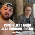 Romania, il consigliere comunale è nudo sotto la doccia: imbarazzo in diretta