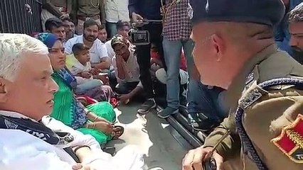 下载视频: वीरांगना के साथ धरने पर बैठे सांसद किरोडीलाल मीणा