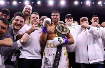 Tommy Fury rompe a llorar tras ganar pelea con Jake Paul