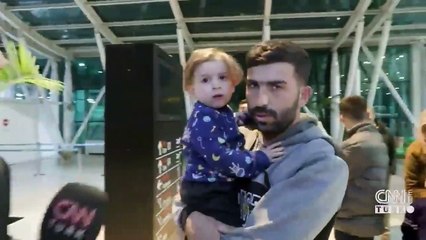 CNN TÜRK Hatay Havalimanı'ndaki göçü görüntüledi