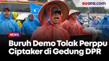 Tak Pantang Diguyur Hujan Deras, Massa Buruh Demo Tolak Perppu Ciptaker Tetap Menyemut di DPR