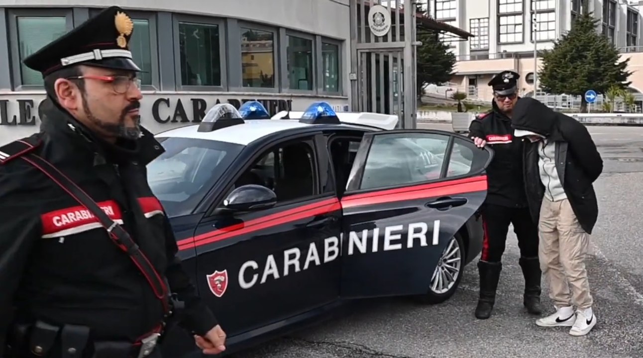 Violenze e furti in casa: madre disperata denuncia e fa arrestare figlio tossicodipendente (28.02.23)