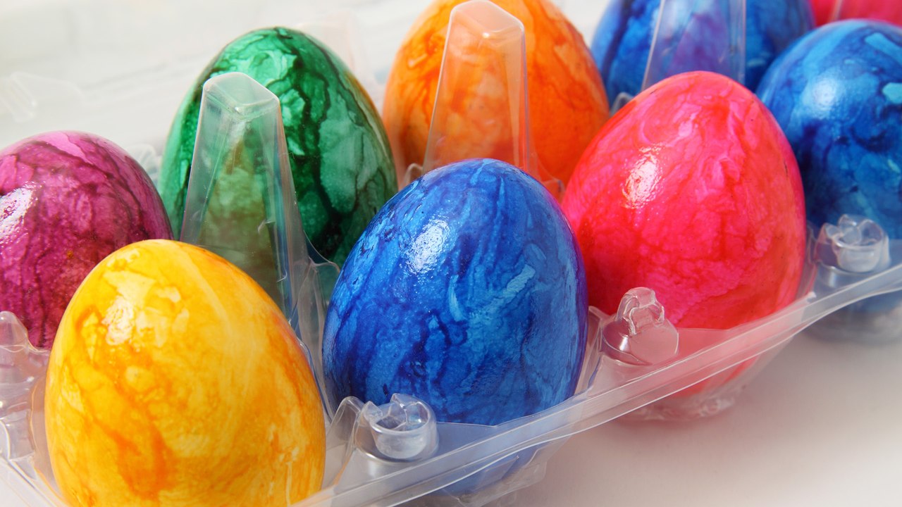 Finger weg von bunten Ostereiern aus dem Supermarkt