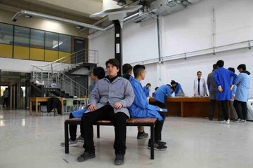 Meslek liseliler, çadır kentlerde kullanılması için 'enerji bankları' üretiyor