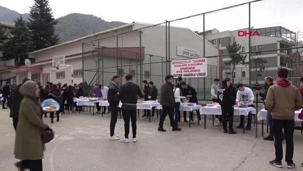 AMASYA'DA ÖĞRENCİLER,DEPREMZEDELER İÇİN KERMES DÜZENLEDİ