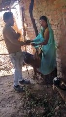 किस्त के पैसे नहीं दिए तो महिला से की अभद्रता