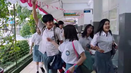 DUA GARIS BIRU cuplikan