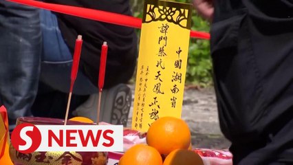 Family mourns HK model, police search for evidence