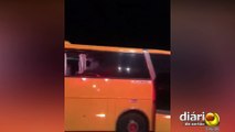 Vândalos apedrejam ônibus de torcedores do Nacional de Patos e jogam bomba dentro do veículo