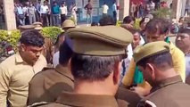 दिल्ली के उपमुख्यमंत्री की गिरफ्तारी के बाद नोएडा में आप पार्टी के कार्यकर्ताओं ने किया विरोध प्रदर्शन