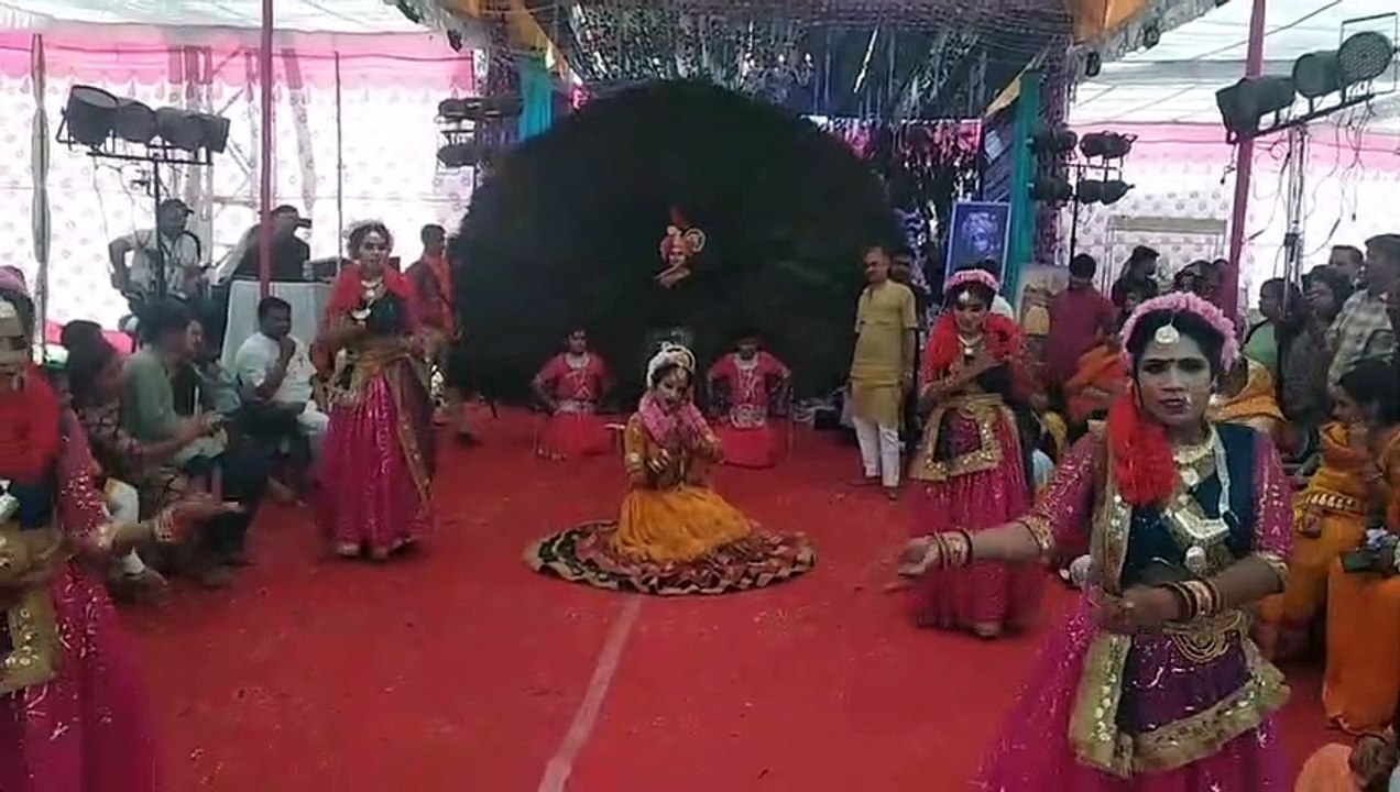 राधा कृष्ण का मनमोहक नृत्य... हर कोई बाबा श्याम के रंग में रंगा