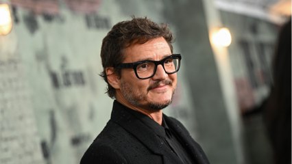 Voici - The Last of Us : Pedro Pascal surnommé le "Daddy d'internet", Sarah Michelle Gellar réagit