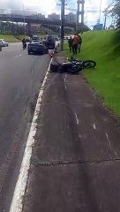 Carro e motocicleta da Transalvador colidem na Avenida Paralela
