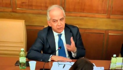 Migranti Crotone, Piantedosi: "Ho detto 'fermatevi, verremo a prendervi'" - Video