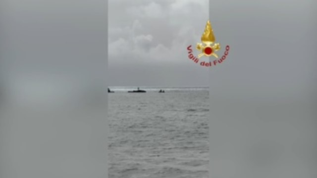 Ascienden a 64 los muertos rescatados tras el naufragio en el sur de Italia