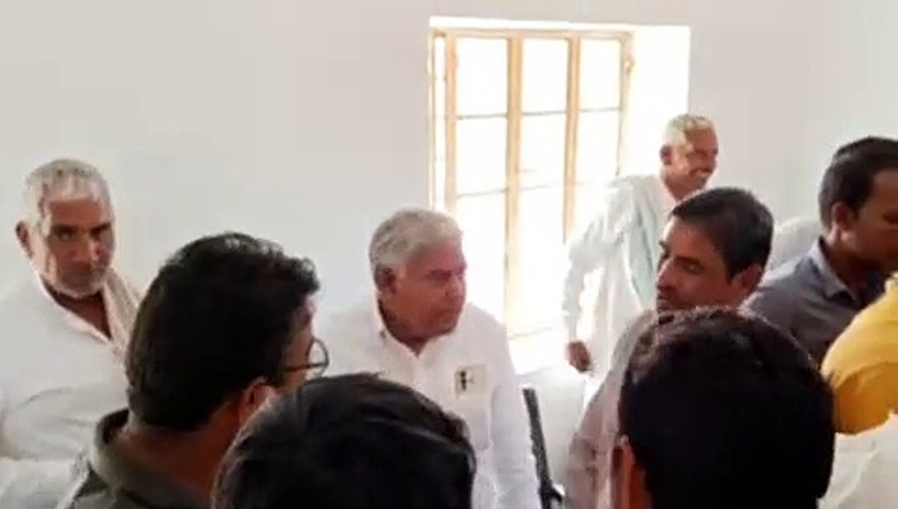 अघोषित बिजली कटौती से परेशान किसानों ने जीएसएस का किया घेराव