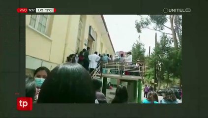 Denuncian que personal médico salió a jugar con agua en vez de atender a los pacientes