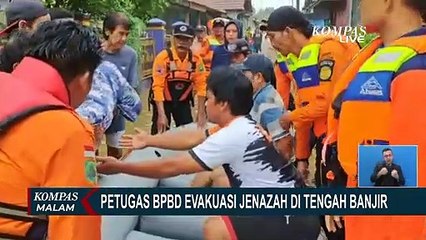 Proses Evakuasi Jenazah di Tengah Banjir, BPBD Gunakan Perahu Karet untuk Bawa Jenazah