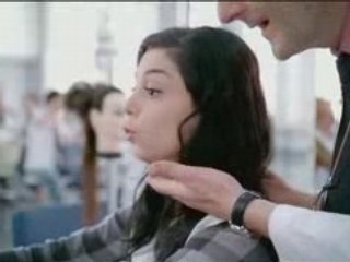 Pub TV Voyages-sncf.com "L'école de coiffure"