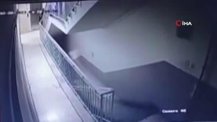 Kayseri'de depremi hisseden vatandaşlar binayı böyle terk etti