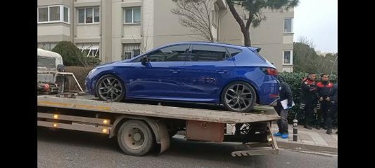 Polisin durdurduğu aracın bagajından silahla vurulmuş erkek cesedi çıktı