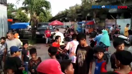 Mobil Pick Up Bermuatan Tiga Motor Masuk Saluran Air