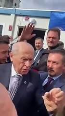 Bahçeli depremzedeleri azarladı