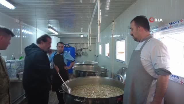 Ünlü Şef Yalçınkaya'dan MSB'nin sahra mutfağına ziyaret