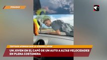 Un joven en el capó de un auto a altas velocidades en plena Costanera