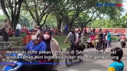 Akhir Pekan Pertama 2022, TMII Ramai Dipadati Pengunjung
