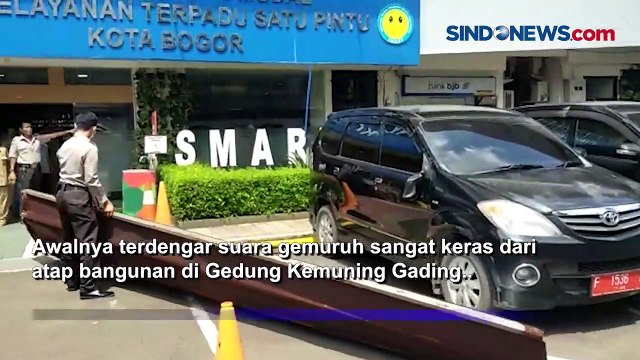 Angin Kencang, Atap Bangunan Kemuning Gading di Balai Kota Bogor Berterbangan