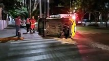Un taxista sufrió un aparatoso percance vial en calles de la colonia Americana de Guadalajara