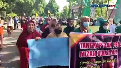 Leluhur Dihina Warga Lombok Unjuk Rasa