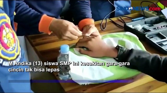 Cincin Tak Bisa Lepas, Pelajar SMP Ini Minta Tolong ke Petugas Damkar
