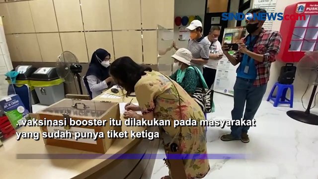 Puluhan Lansia Antusias Ikuti Vaksinasi Booster di Puskesmas Cilandak